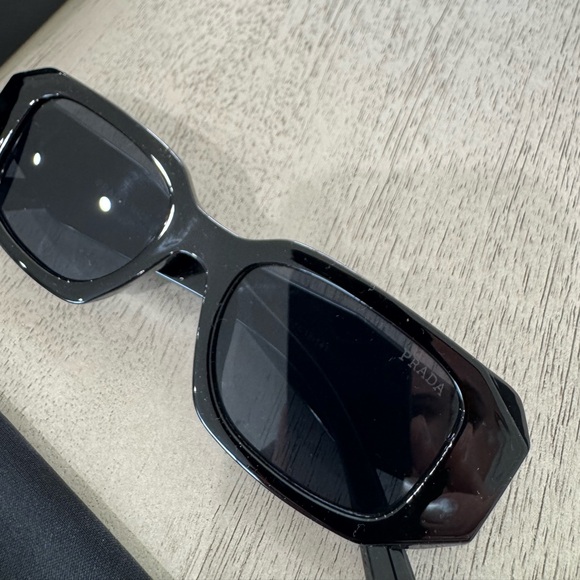 Sunglasses - Picture 3 of 4